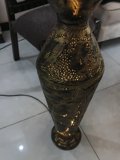 ANTIQUE VASE LAMP