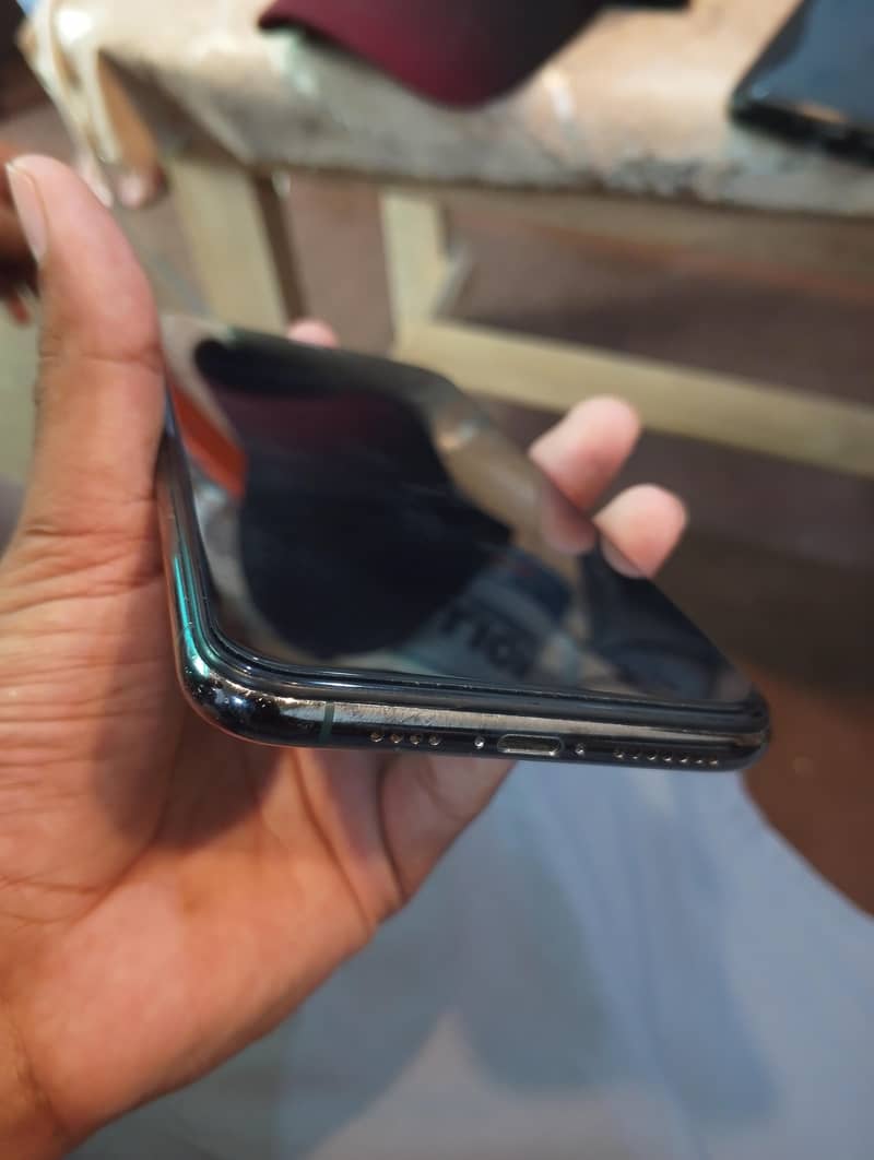 Apple iPhone 11 Pro Max 2