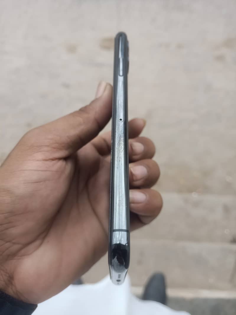 iPhone 11 Pro Max 1