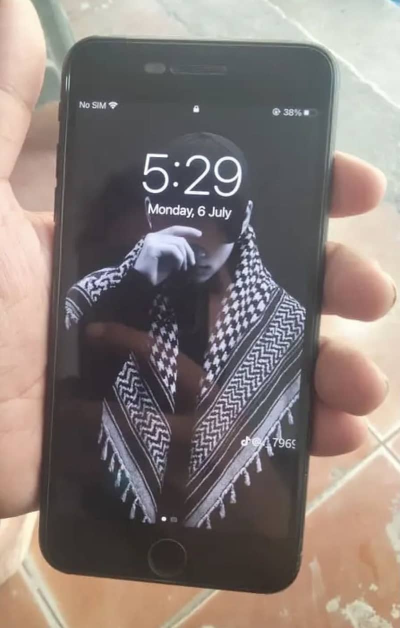 Apple iPhone 7 Plus 0