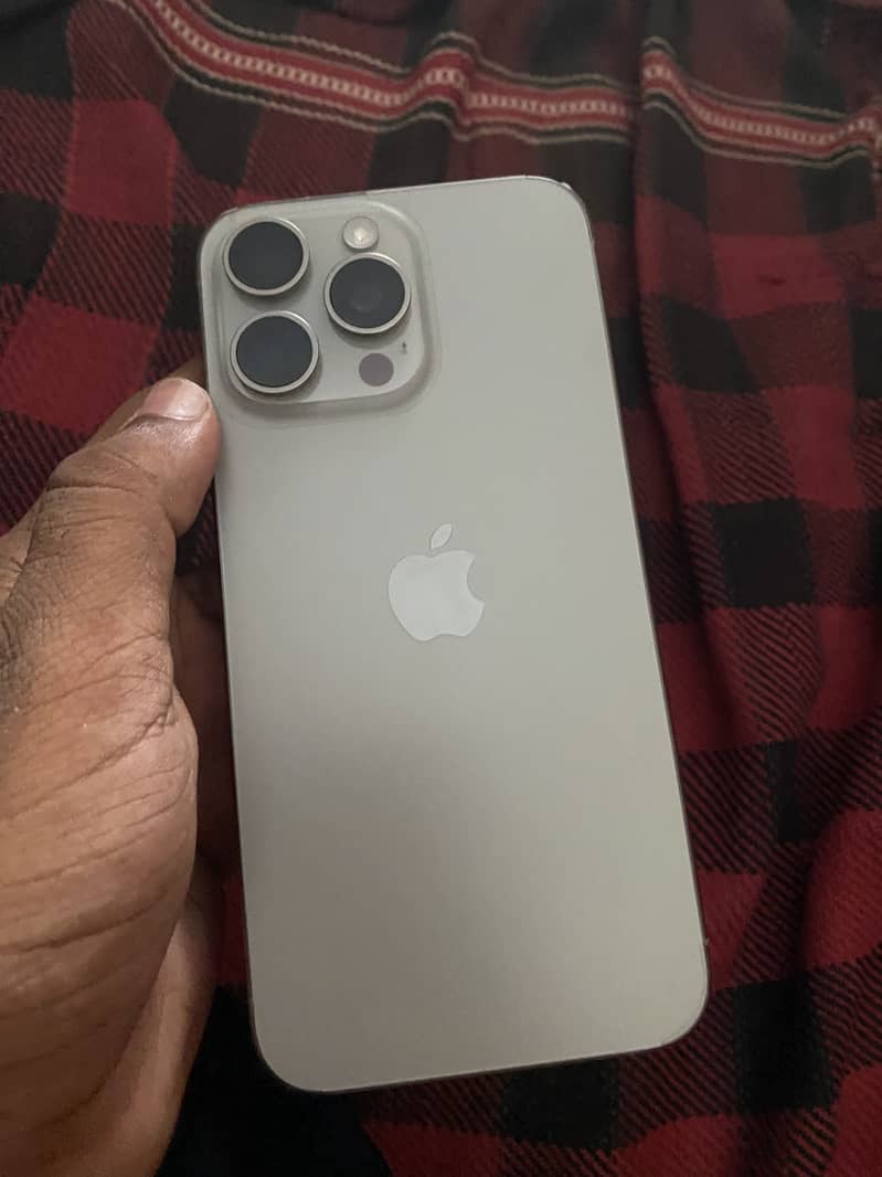 Apple iPhone 15 Pro Max 1