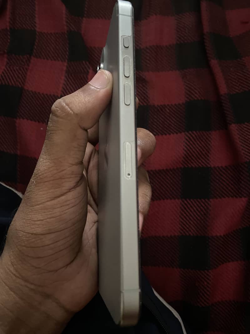 Apple iPhone 15 Pro Max 2