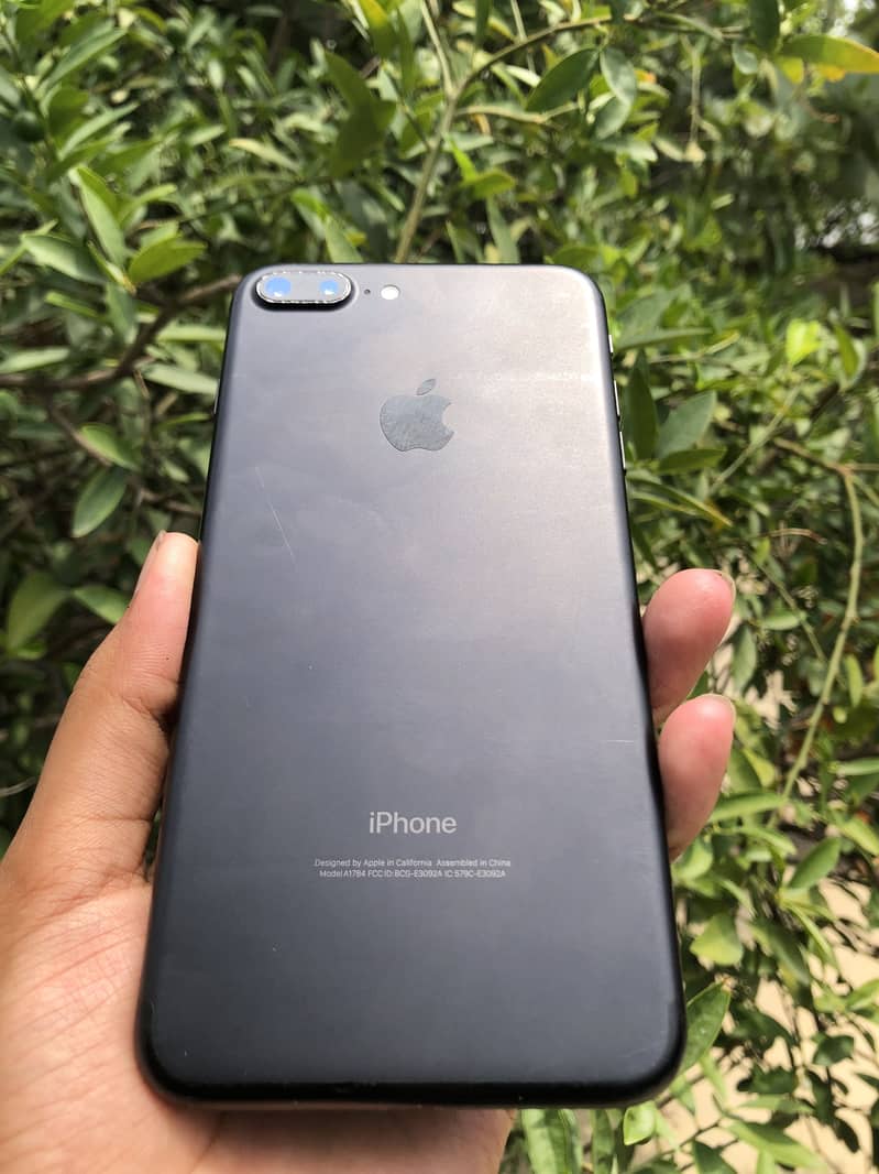 Apple iPhone 7 Plus 0
