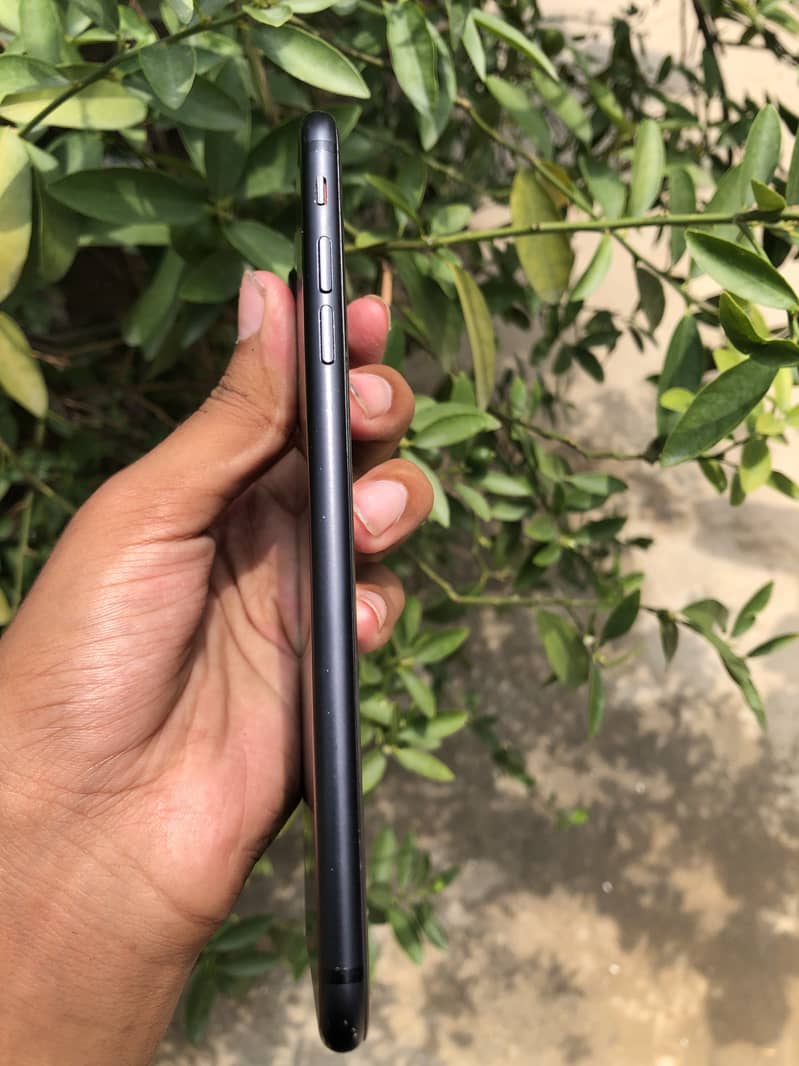 Apple iPhone 7 Plus 2