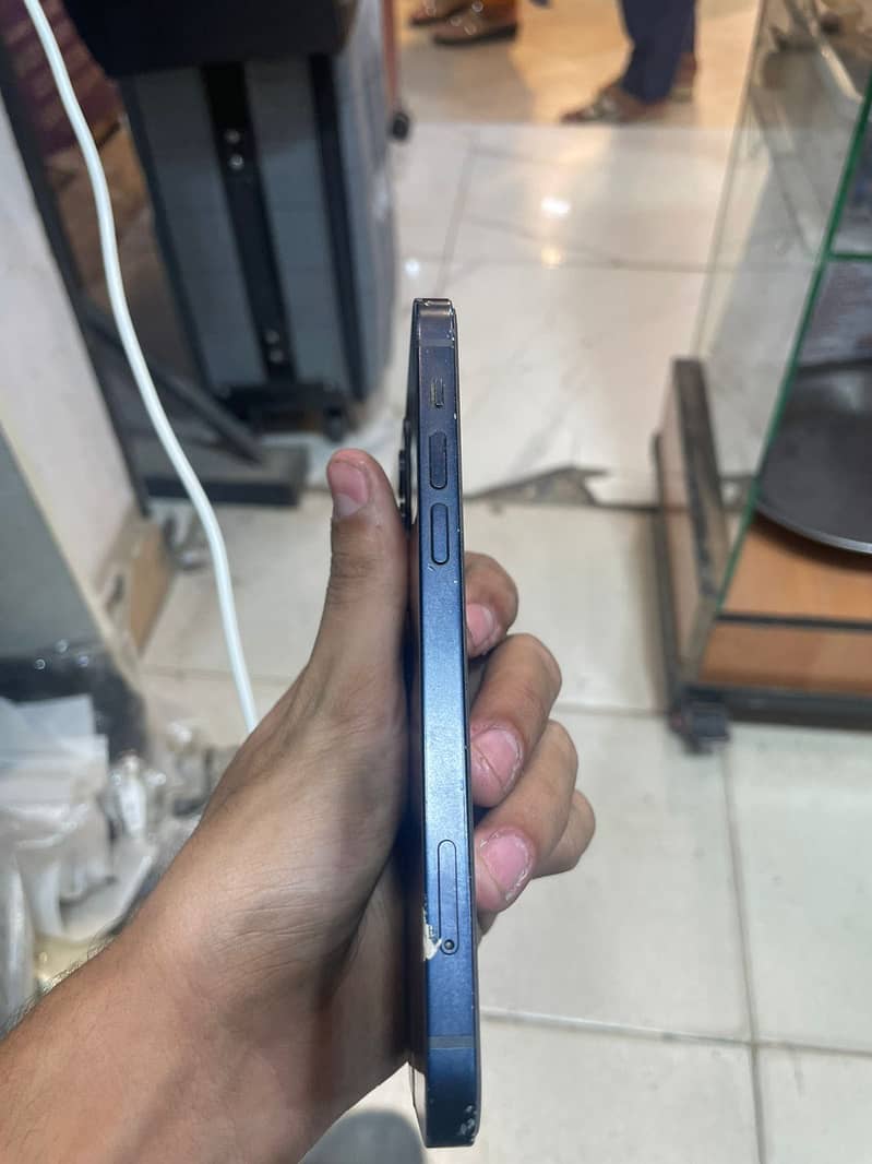 Apple iPhone 12 1