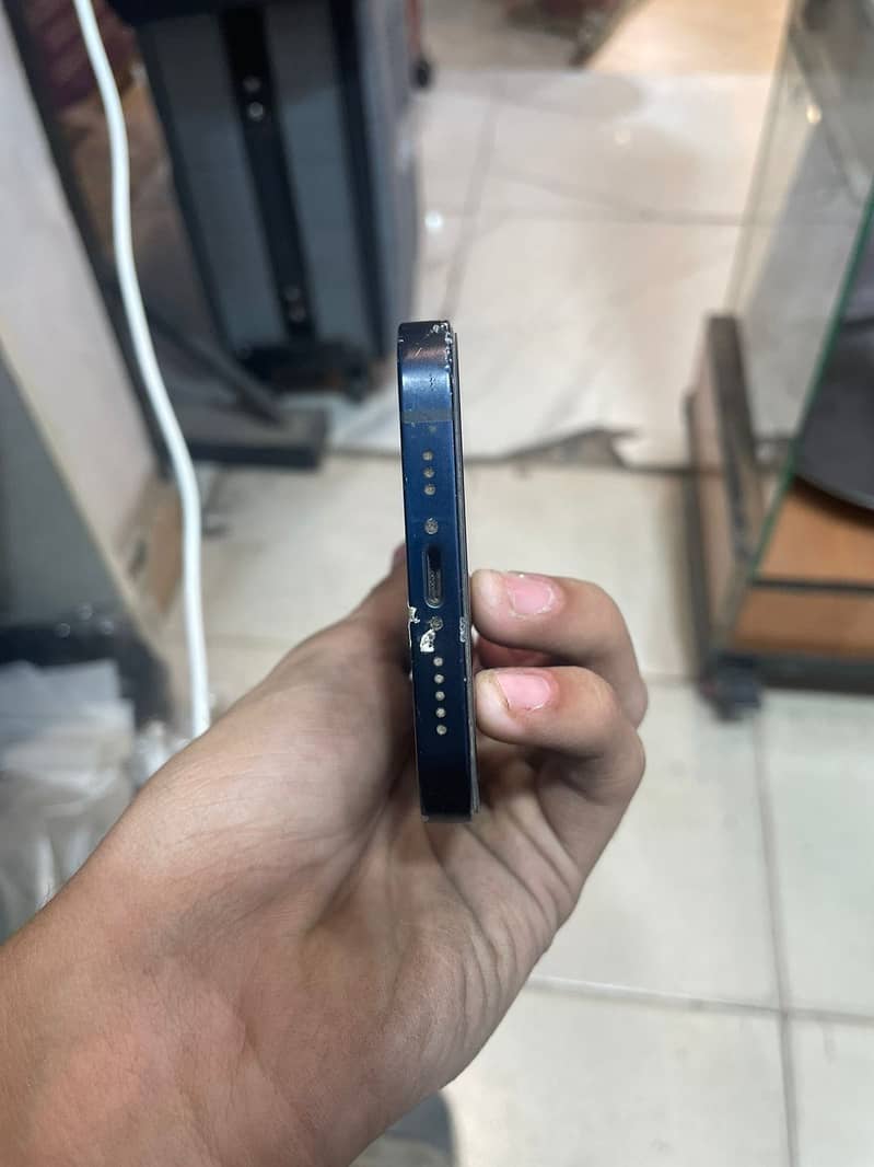 Apple iPhone 12 2