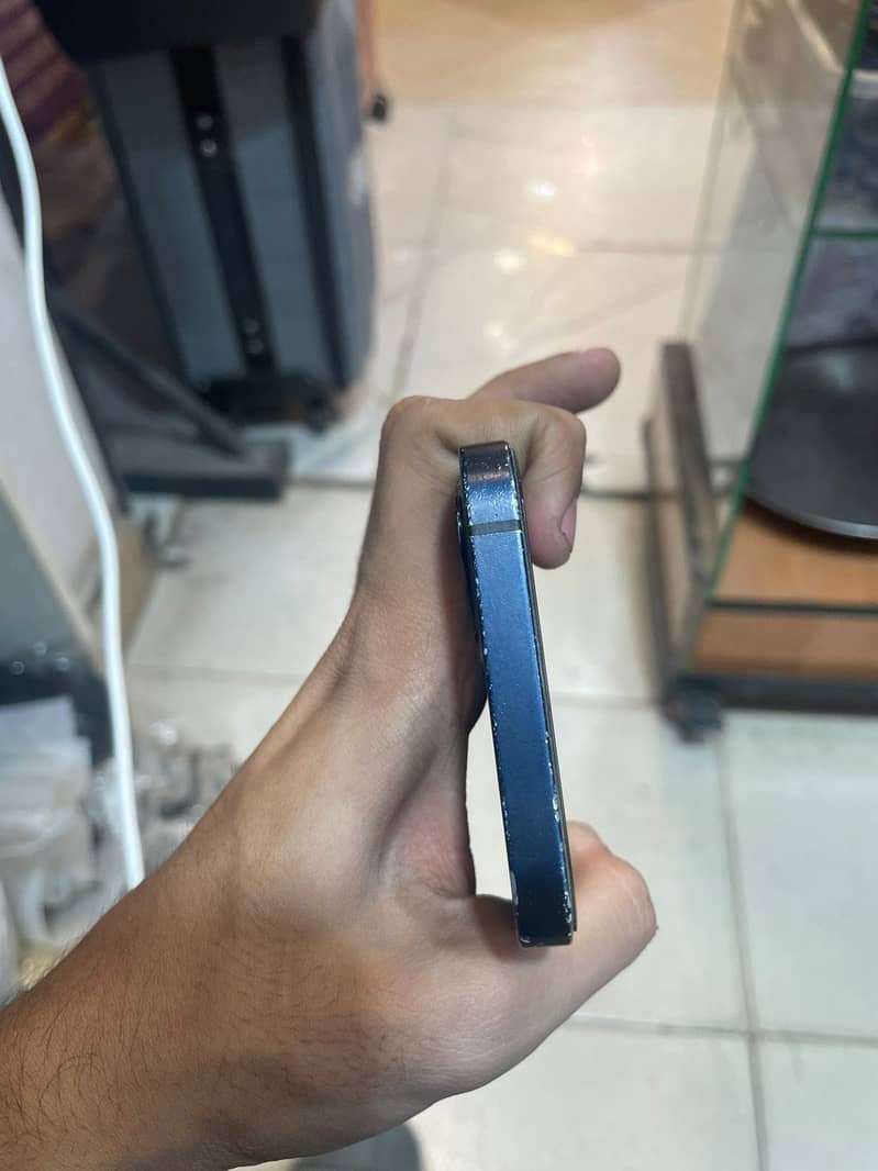 Apple iPhone 12 3