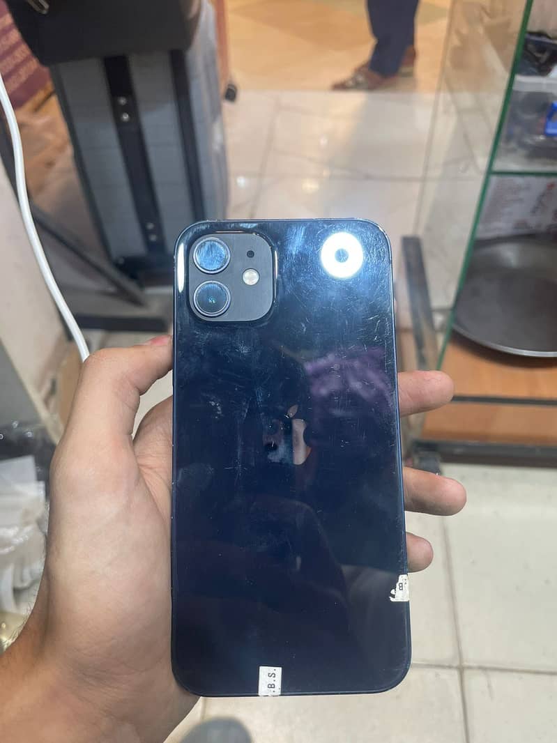 Apple iPhone 12 4