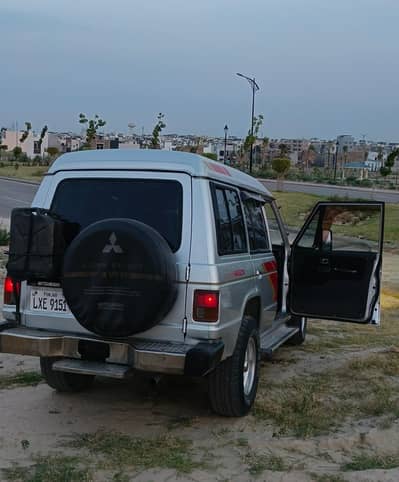 Mitsubishi Pajero 1986
