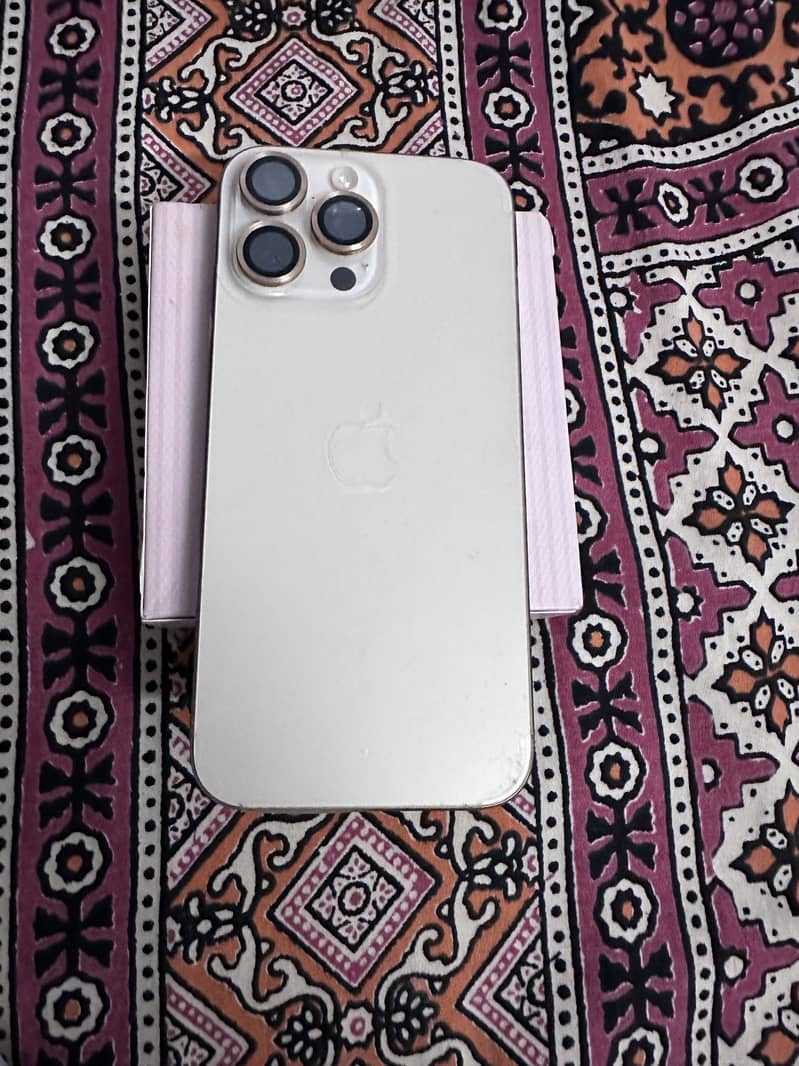 Apple iPhone 16 Pro Max 0