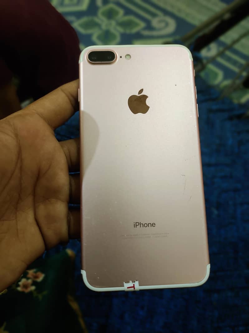 Apple iPhone 7 Plus 0
