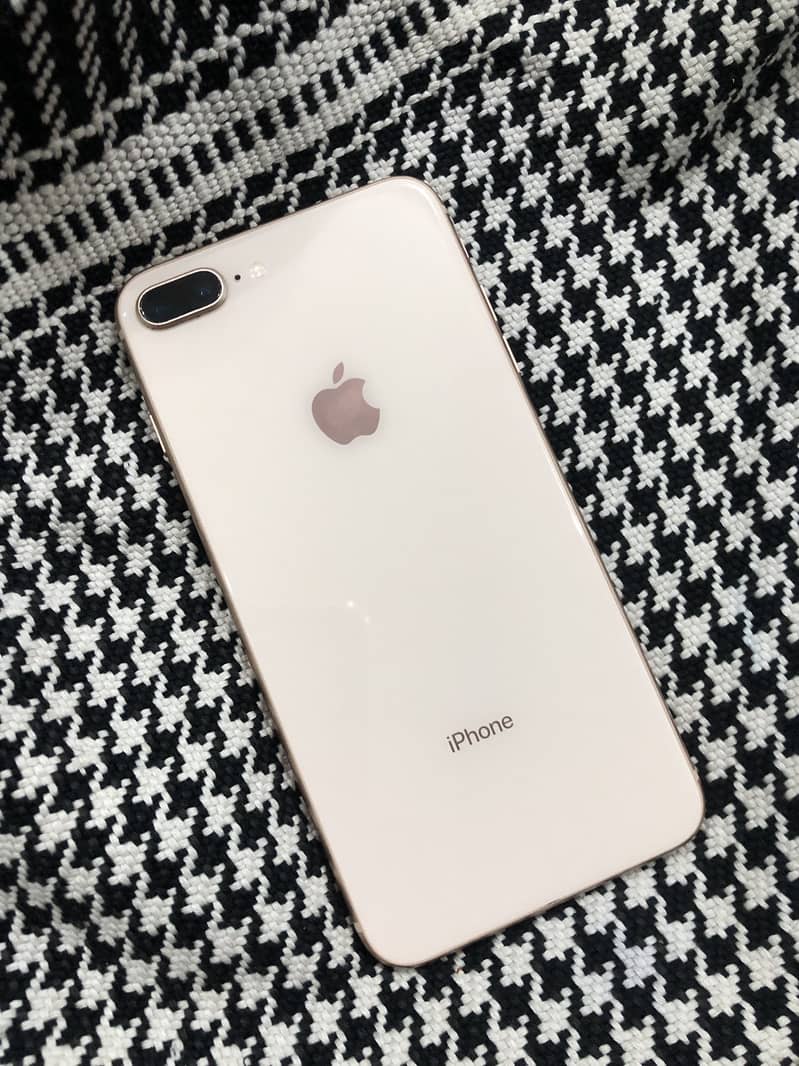 Apple iPhone 8 Plus 3