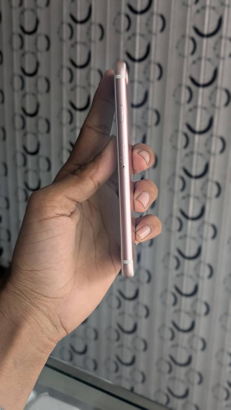 Apple iPhone 7 1