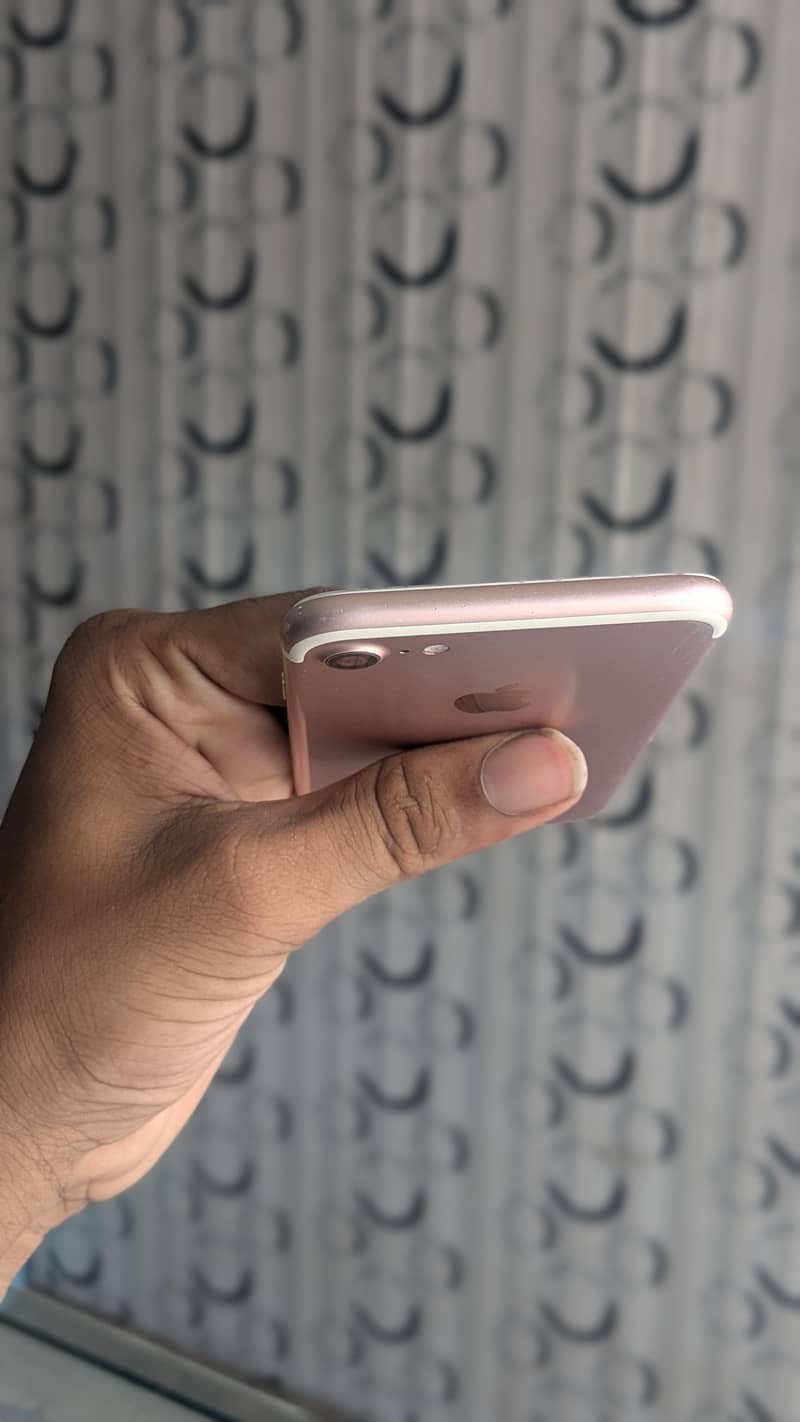 Apple iPhone 7 4