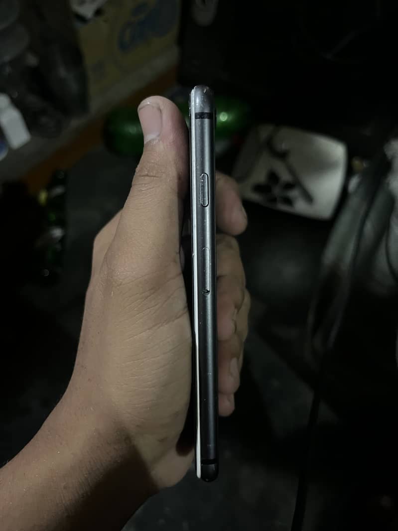 Apple iPhone 8 1