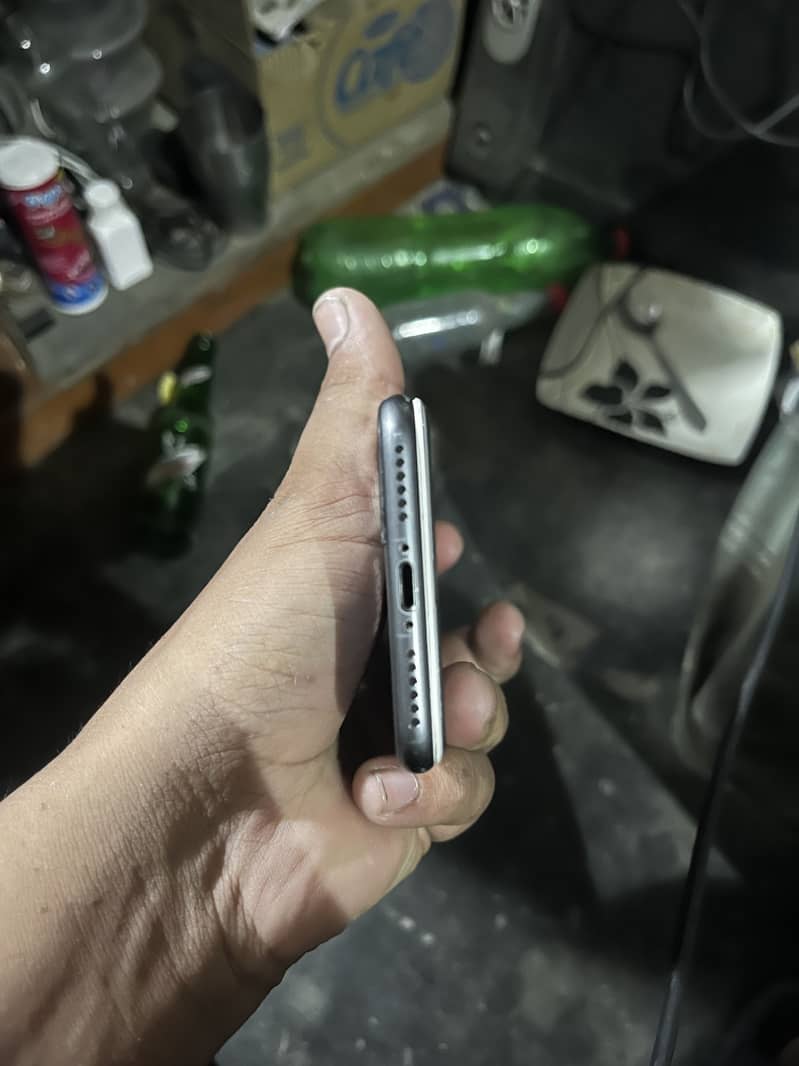 Apple iPhone 8 3