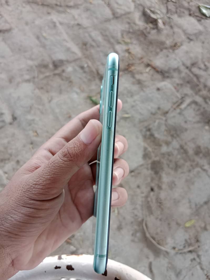 Apple iPhone 11 3