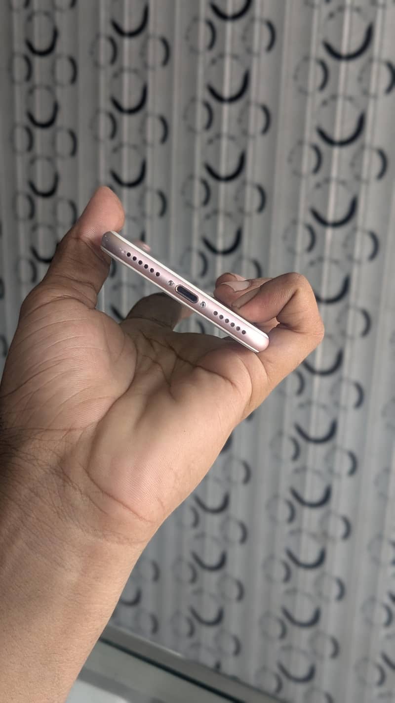 Apple iPhone 7 2