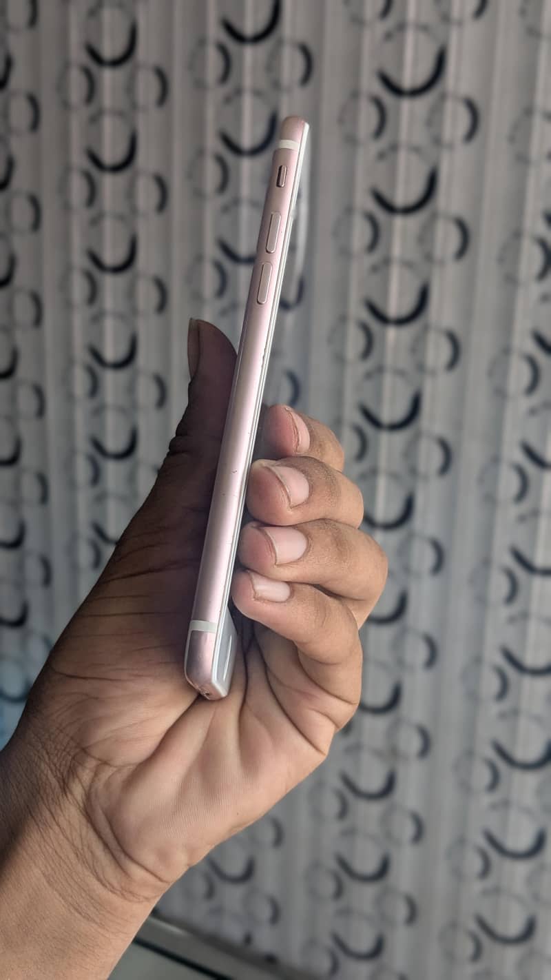 Apple iPhone 7 3