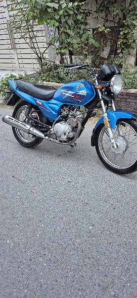 yb 125z all ok lush condition 2020 kay 12 month ki bike hai