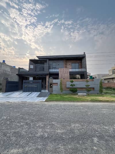 1 Kanal Brand New Luxurious Modern Design House For Sale