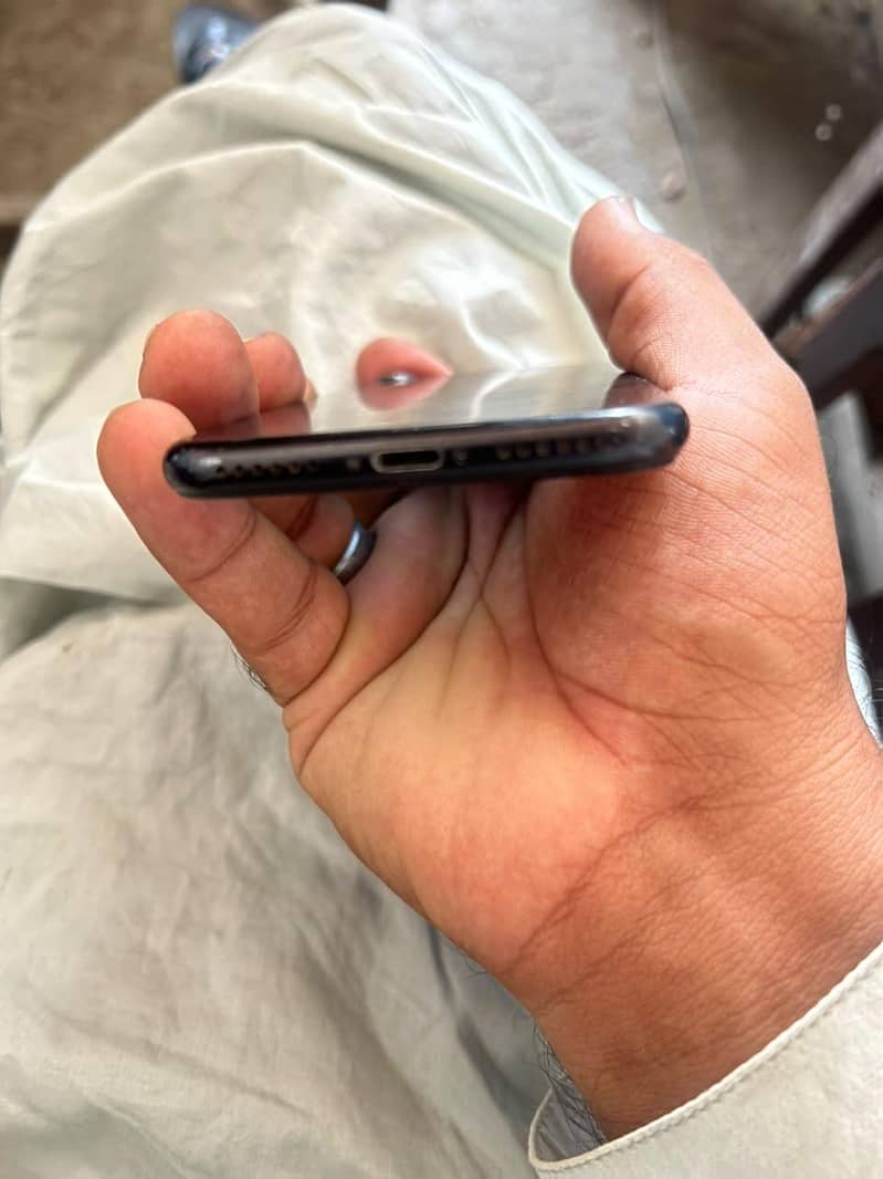 Apple iPhone 7 2