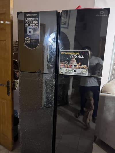 One door glass only crack other is ok