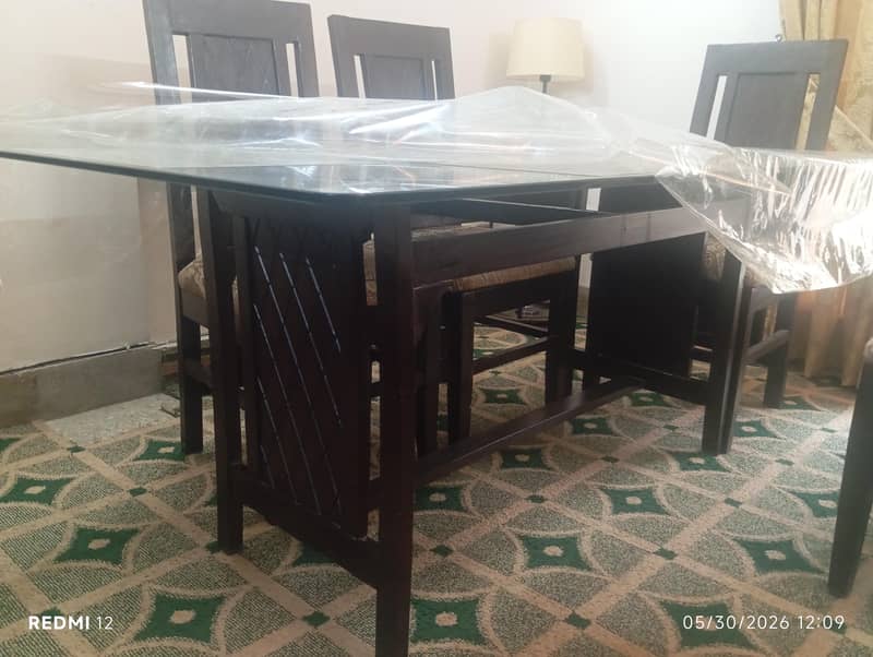 Dining table 0