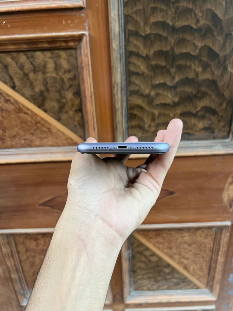 Apple iPhone 11 3
