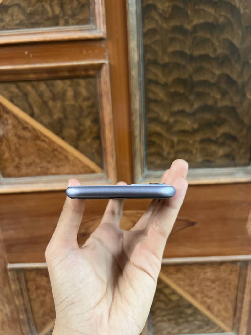 Apple iPhone 11 4
