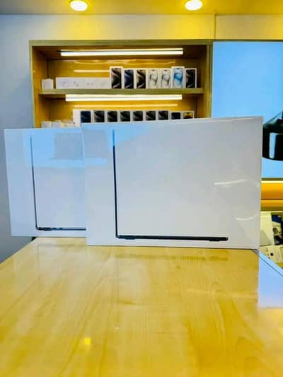 Macbook Air 15 inch 16GB RAM 512GB SSD
