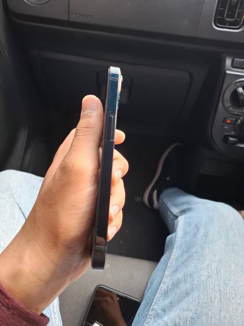Apple iPhone 13 6