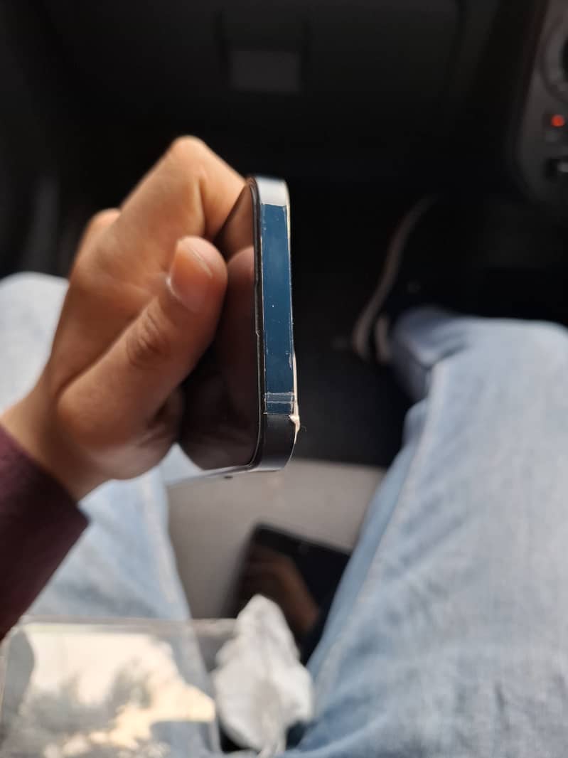 Apple iPhone 13 8