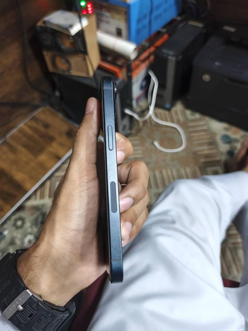 Apple iPhone 13 4