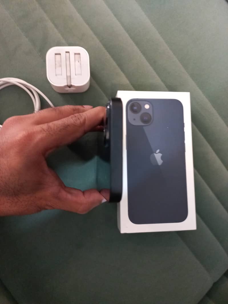 Apple iPhone 13 4