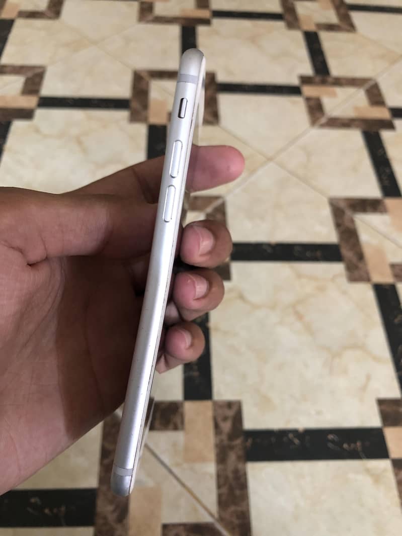 Apple iPhone 7 3