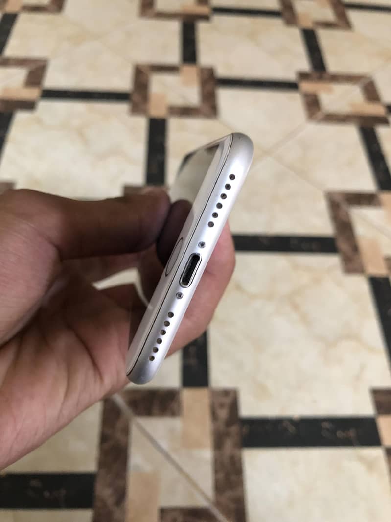 Apple iPhone 7 4