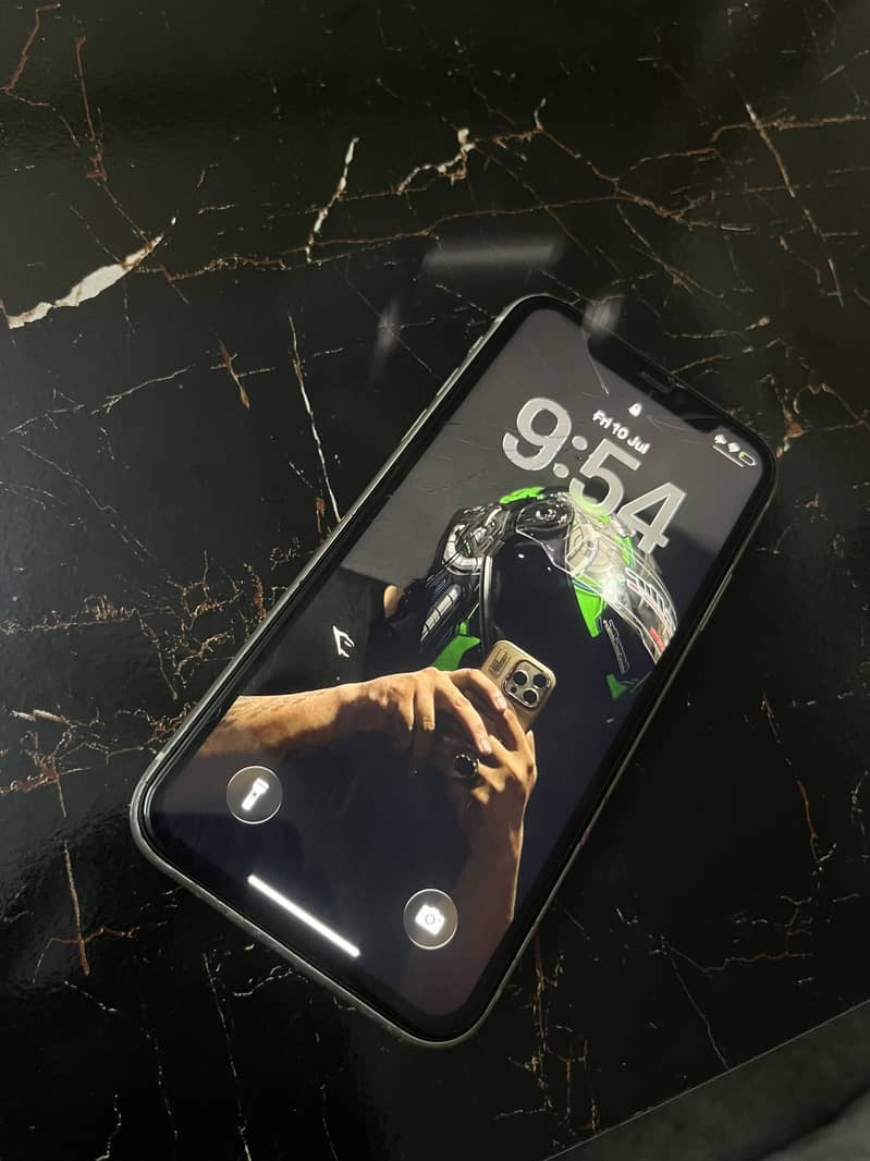 Apple iPhone 11 4