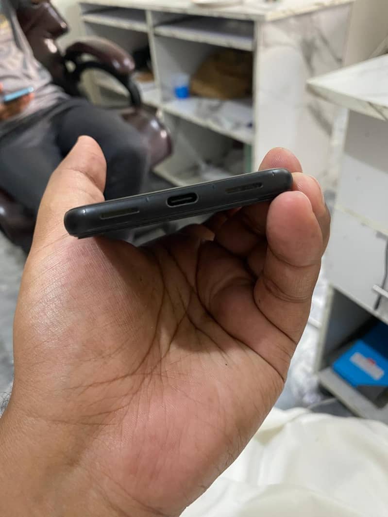 Google Pixel 4 3