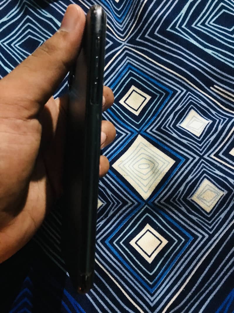 Apple iPhone 11 Pro Max 3