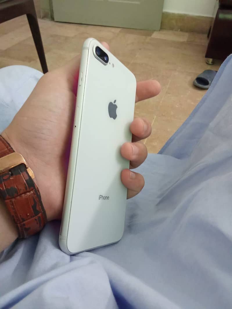 Apple iPhone 8 Plus 0