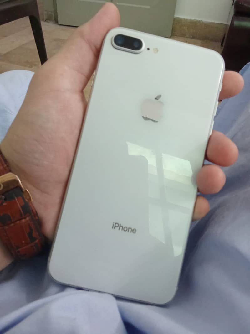 Apple iPhone 8 Plus 1