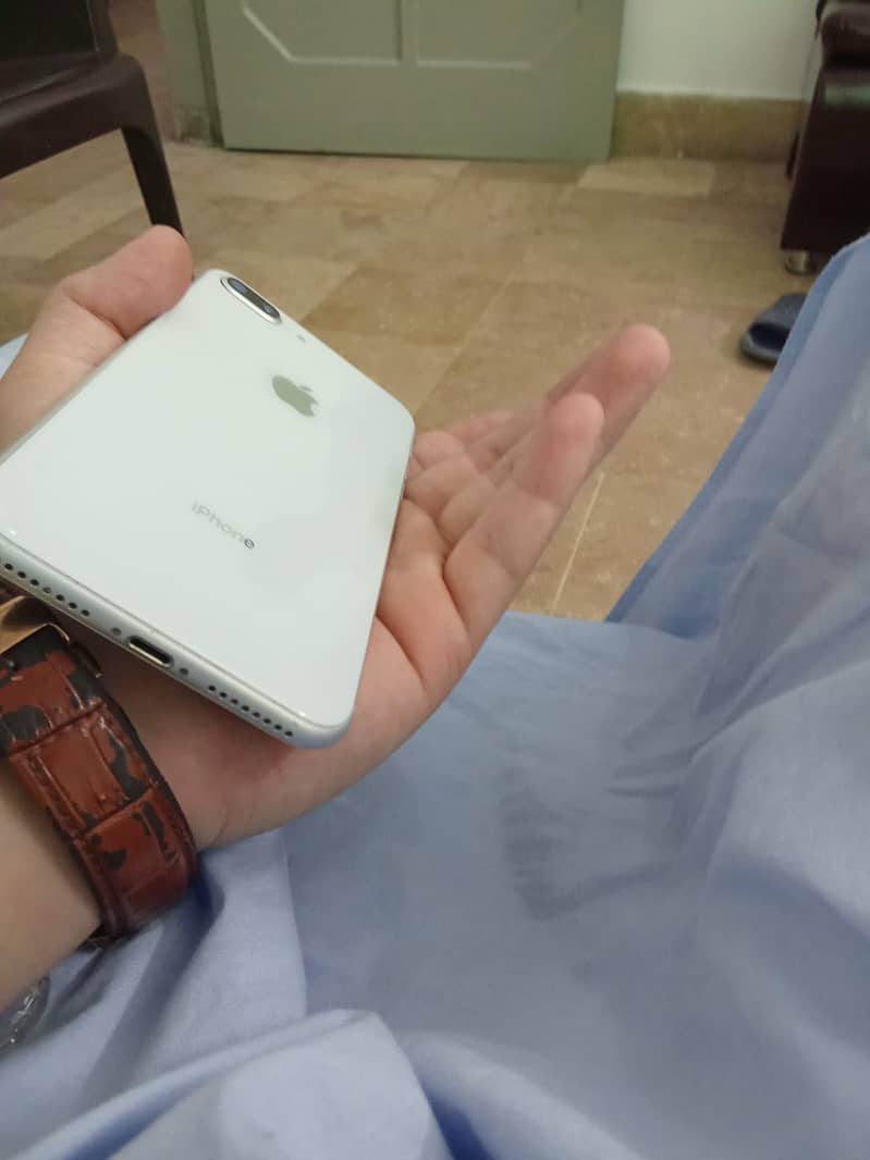 Apple iPhone 8 Plus 2