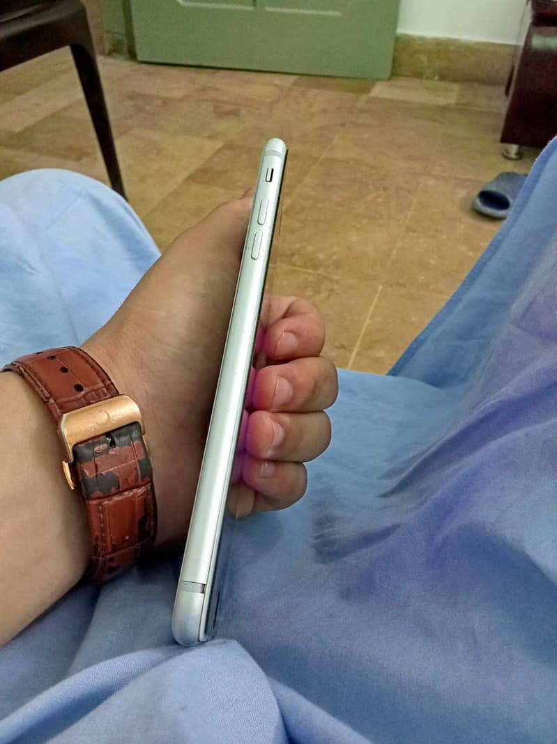 Apple iPhone 8 Plus 3