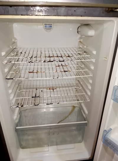 HAIER REFRIGERATOR FOR SALE GOOD CONDITION BEST PRICE