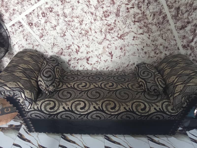 7 seaters sofa set with centre table 0
