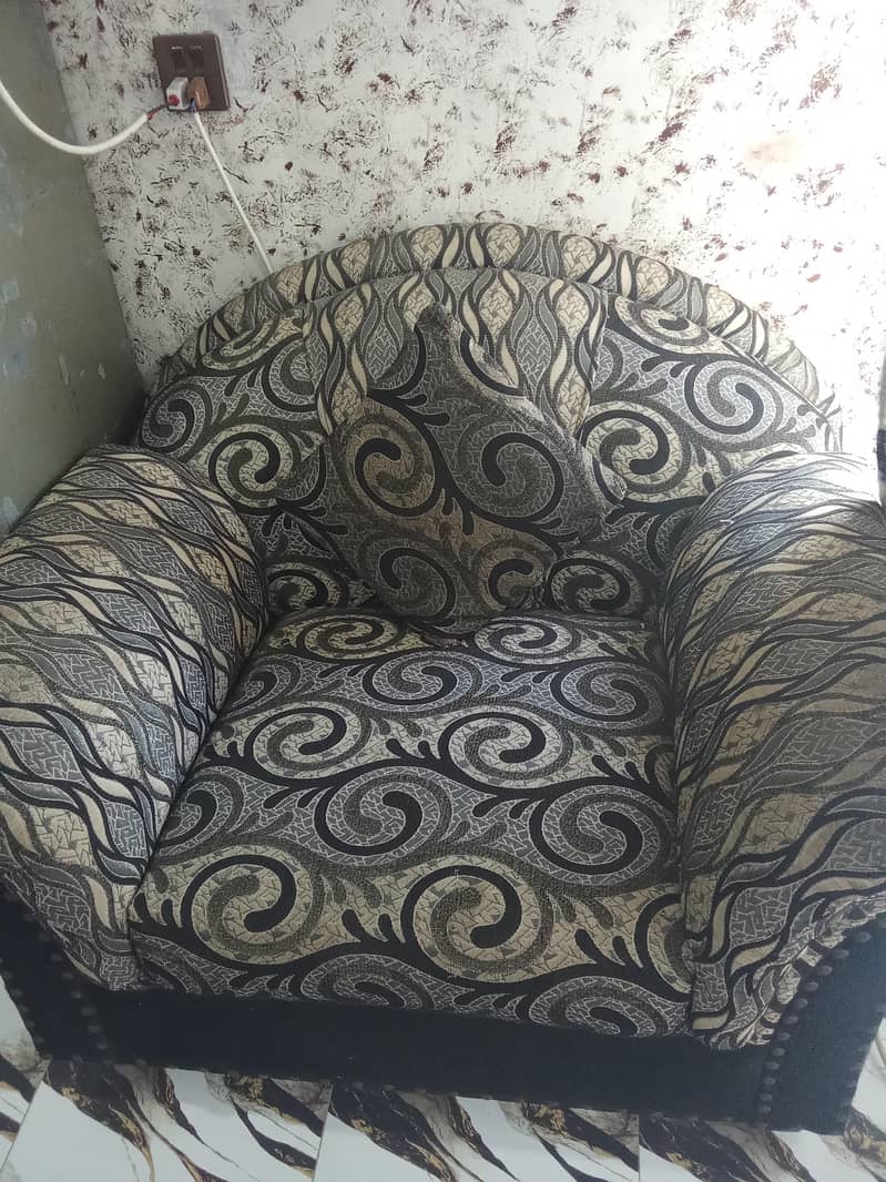 7 seaters sofa set with centre table 1
