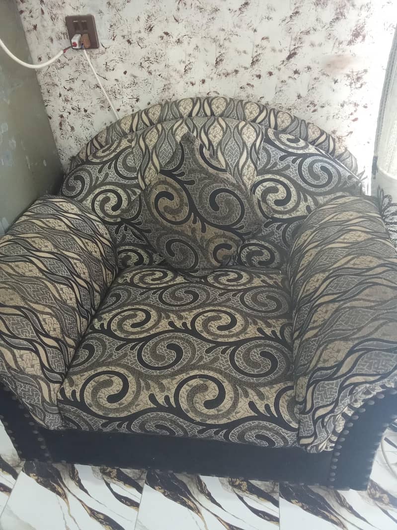 7 seaters sofa set with centre table 2