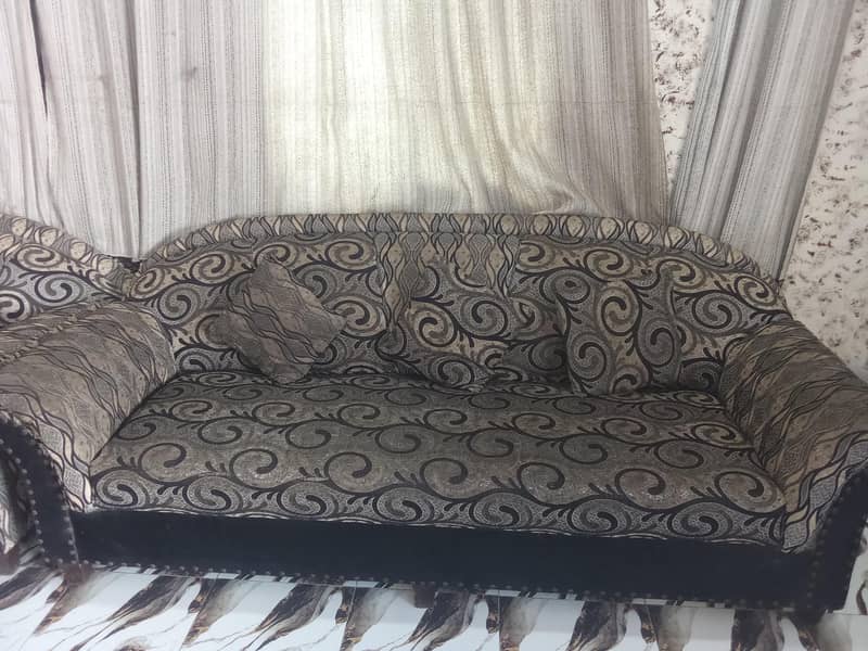 7 seaters sofa set with centre table 4
