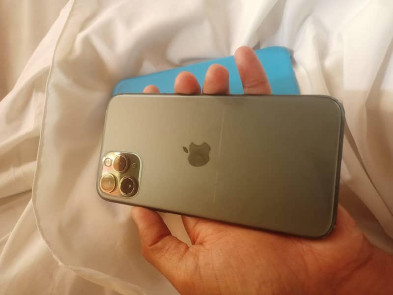 Apple iPhone 11 Pro 3